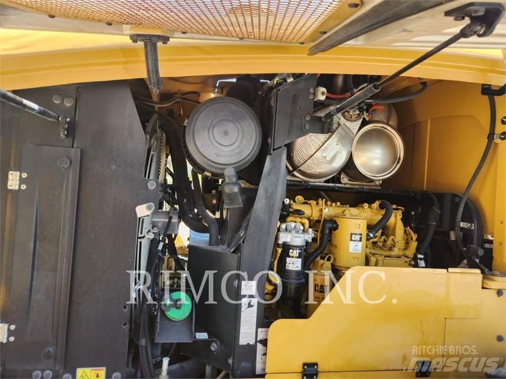 CAT 930 Wheel Loaders
