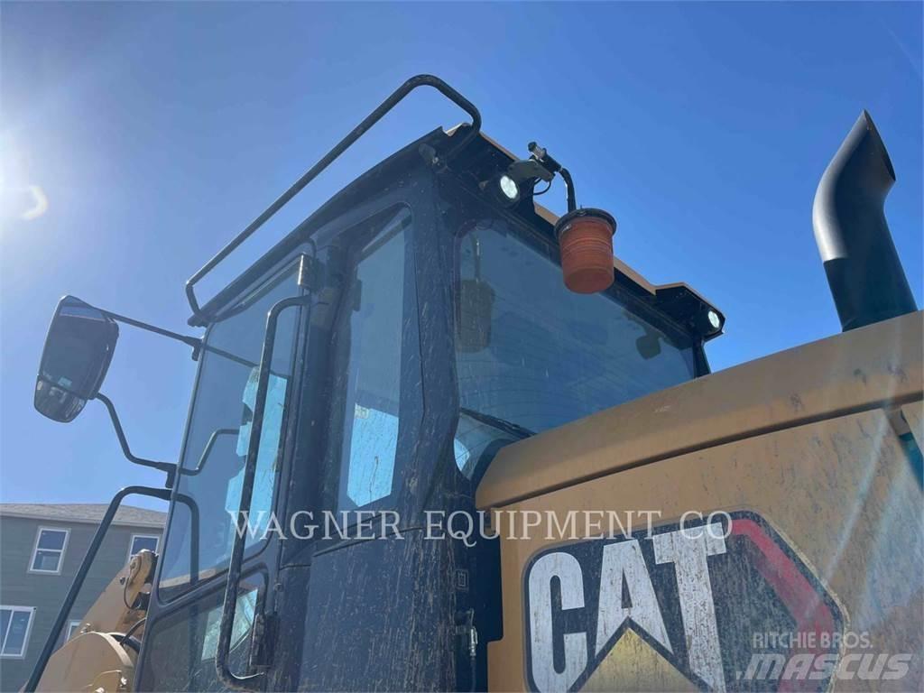 CAT 930 Wheel Loaders