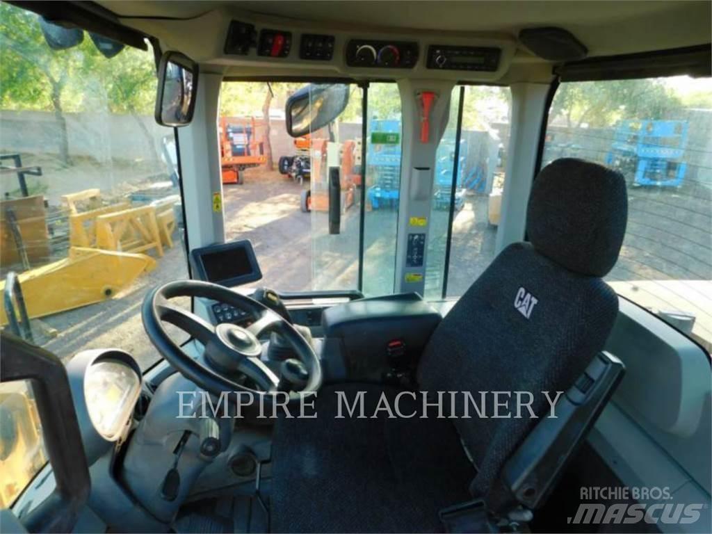 CAT 930M Wheel Loaders