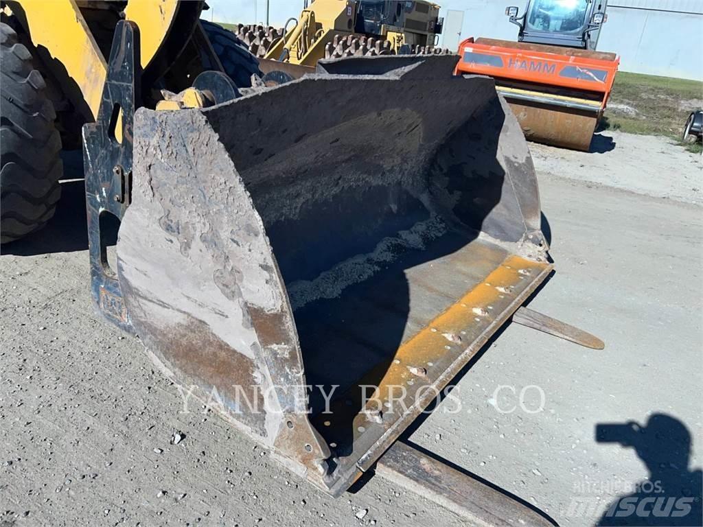 CAT 930M Wheel Loaders