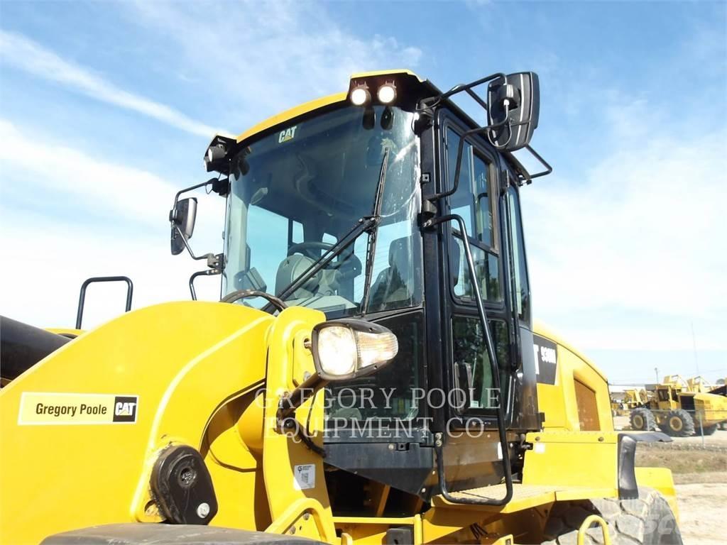 CAT 930M Wheel Loaders