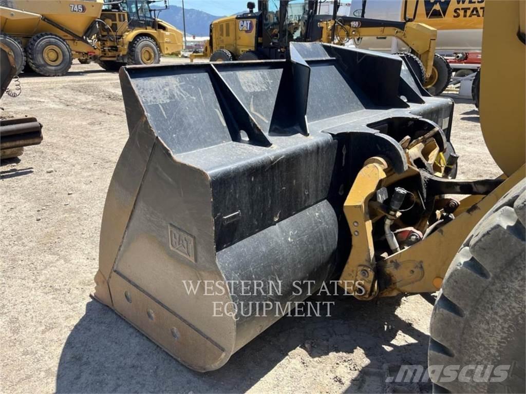CAT 930M Wheel Loaders