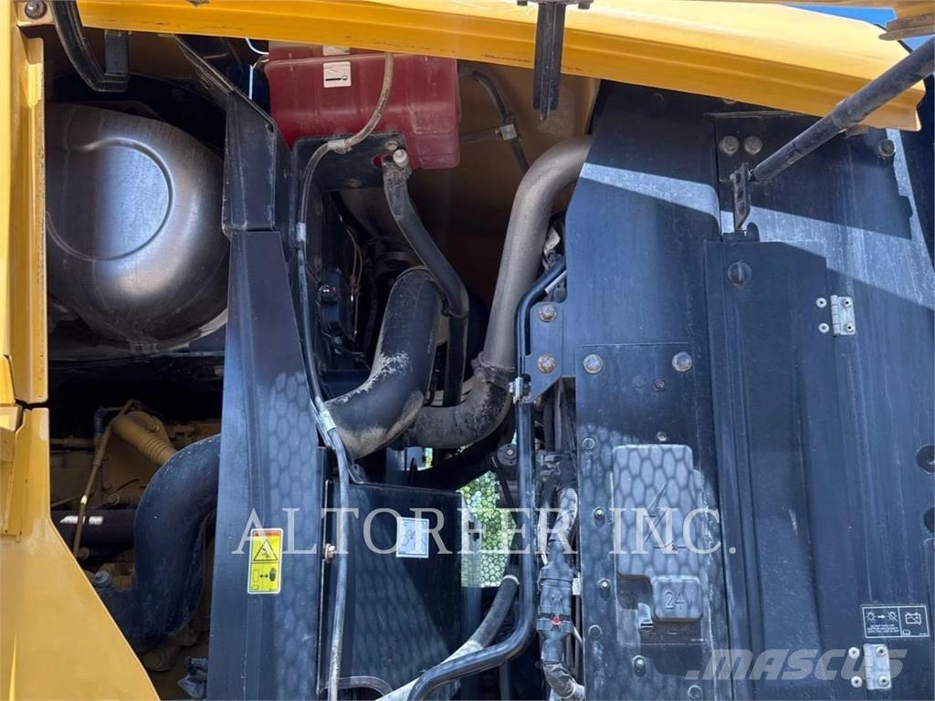 CAT 930M Wheel Loaders