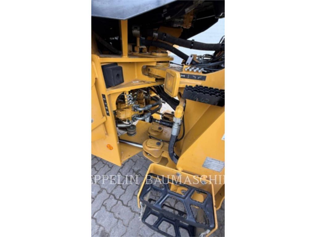 CAT 930M Wheel Loaders