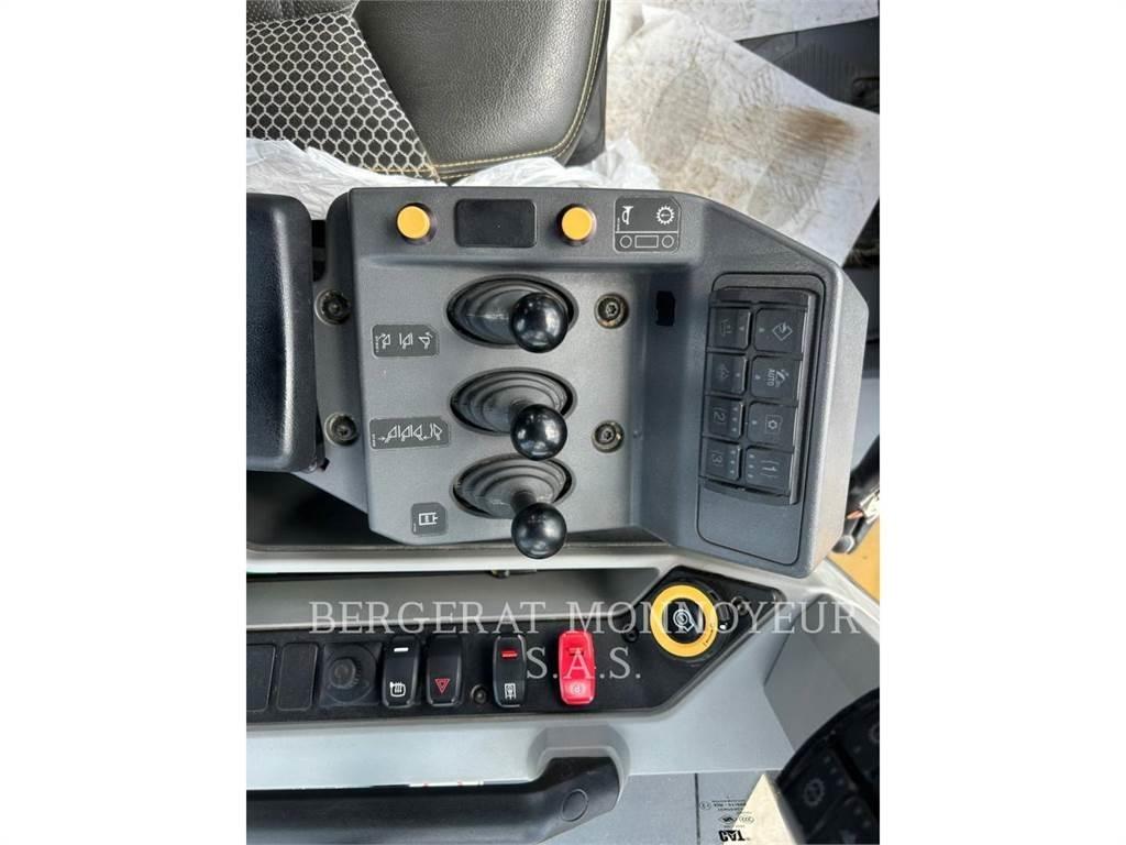 CAT 966 Wheel Loaders