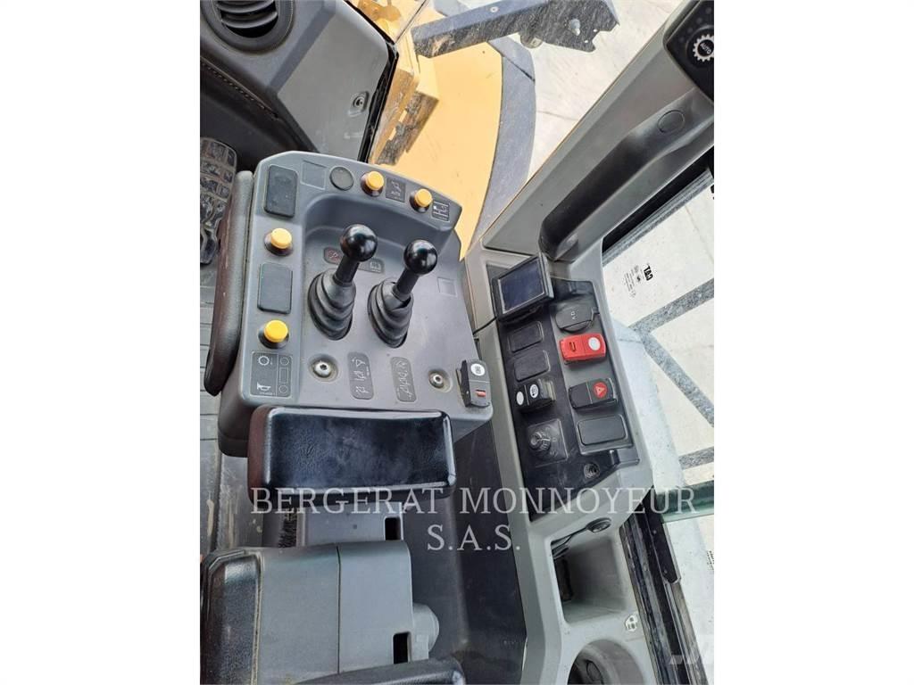 CAT 982M Wheel Loaders