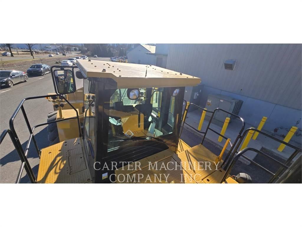 CAT 988H RBLD Wheel Loaders