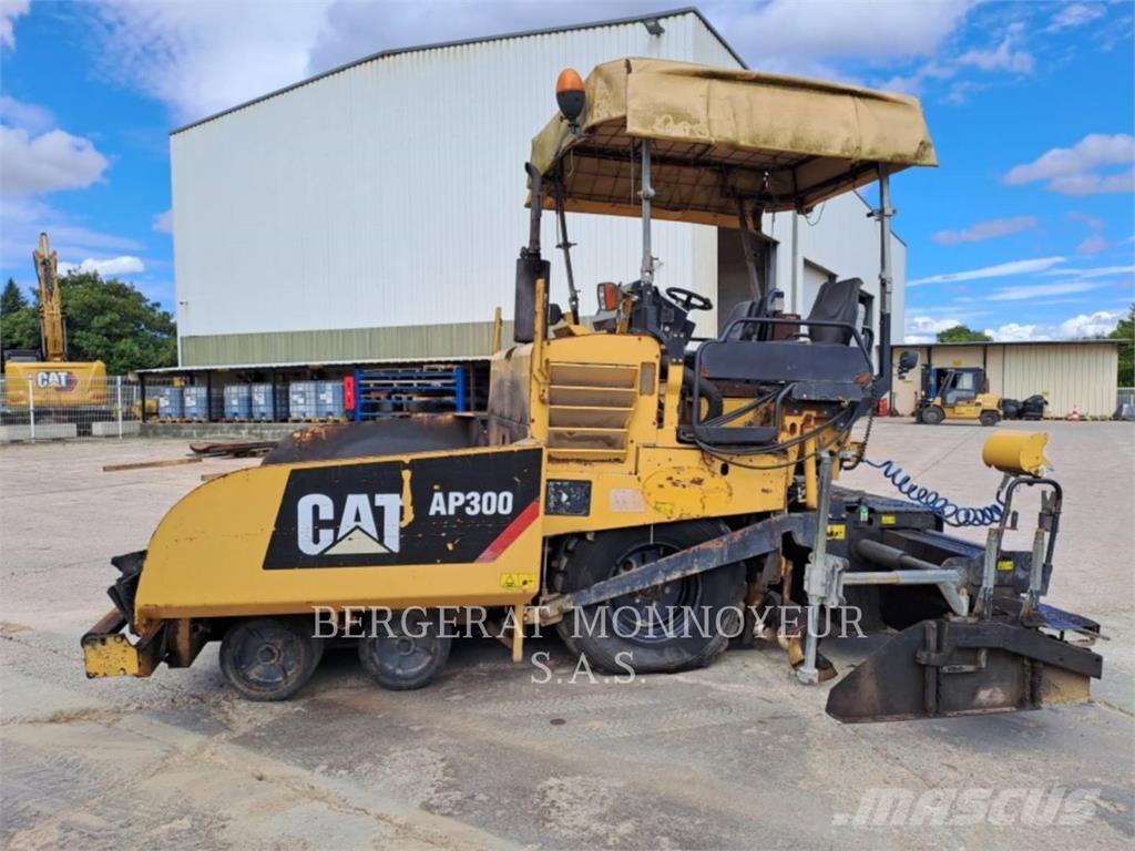 CAT AP300 Asphalt pavers