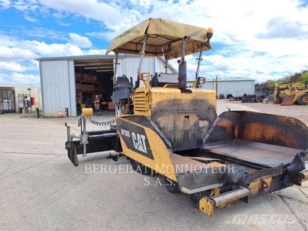 CAT AP300 Asphalt pavers