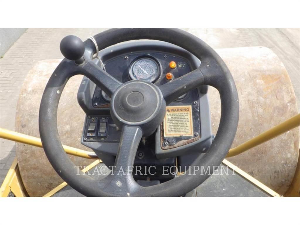 CAT CS-533E Single drum rollers