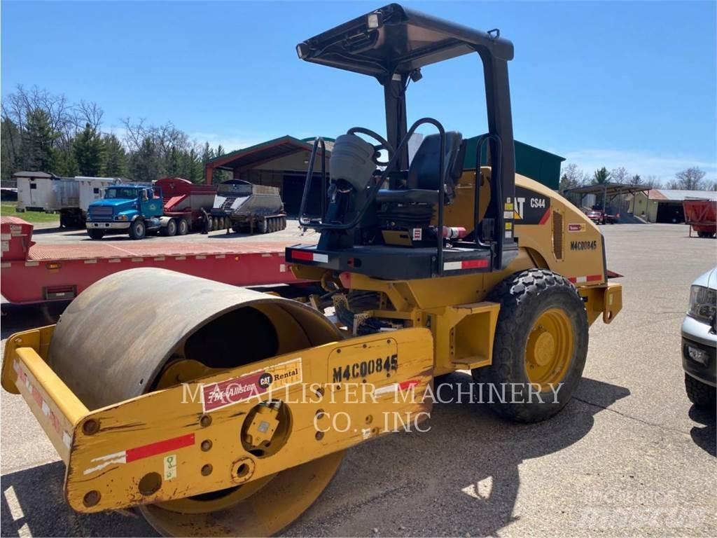 CAT CS44 Single drum rollers