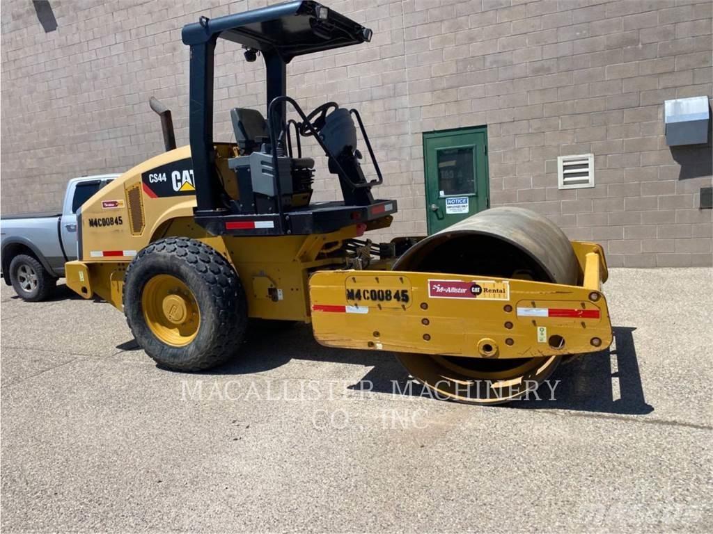 CAT CS44 Single drum rollers