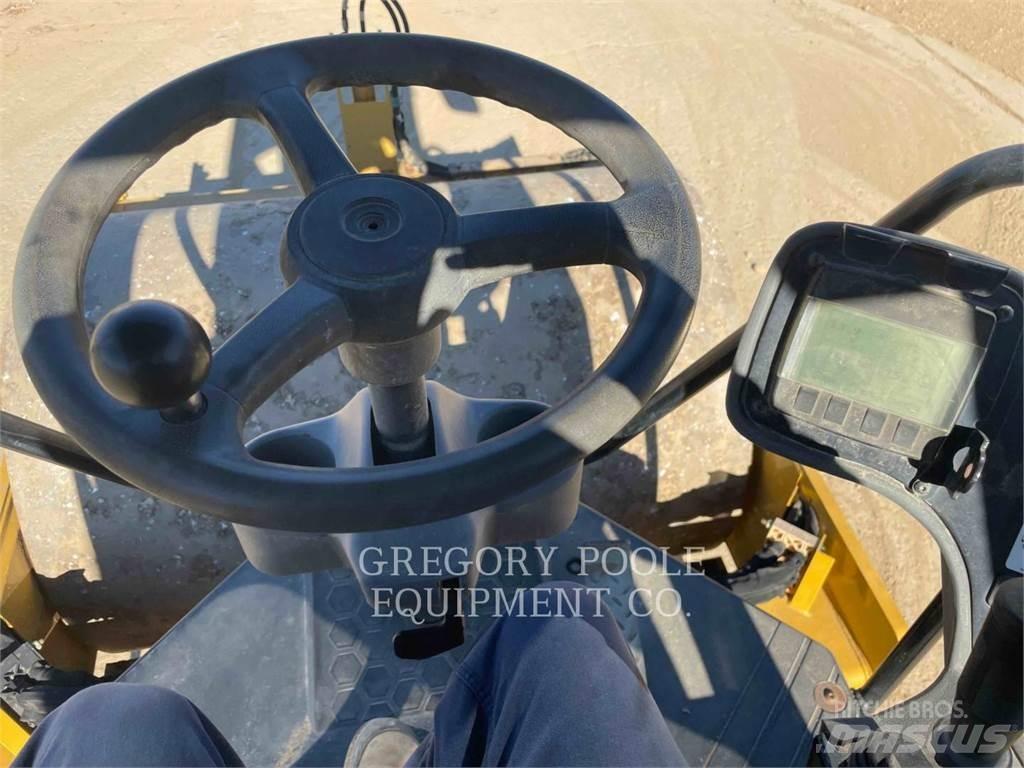 CAT CS44B Single drum rollers