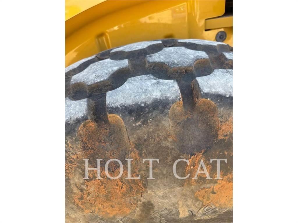 CAT CS64B Single drum rollers