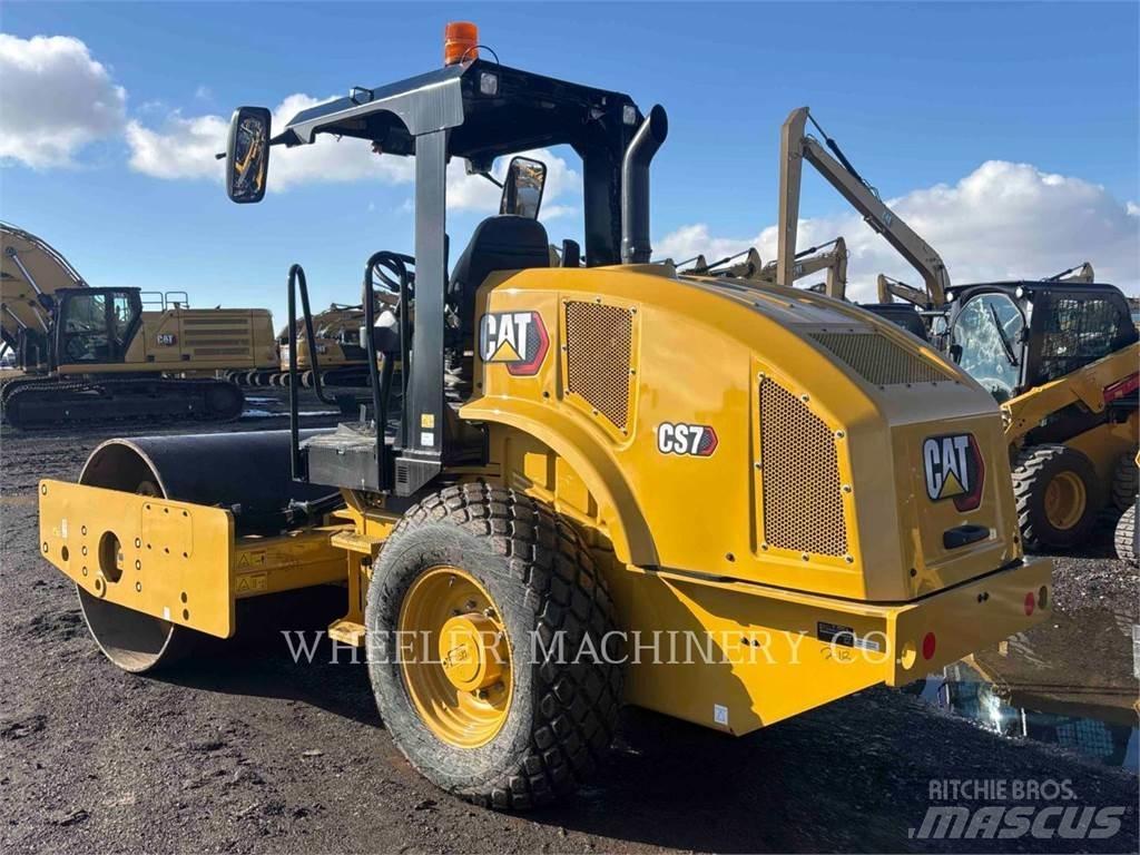 CAT CS7 Single drum rollers