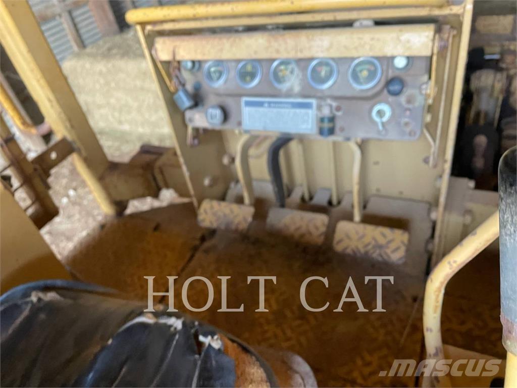 CAT D3B Crawler dozers
