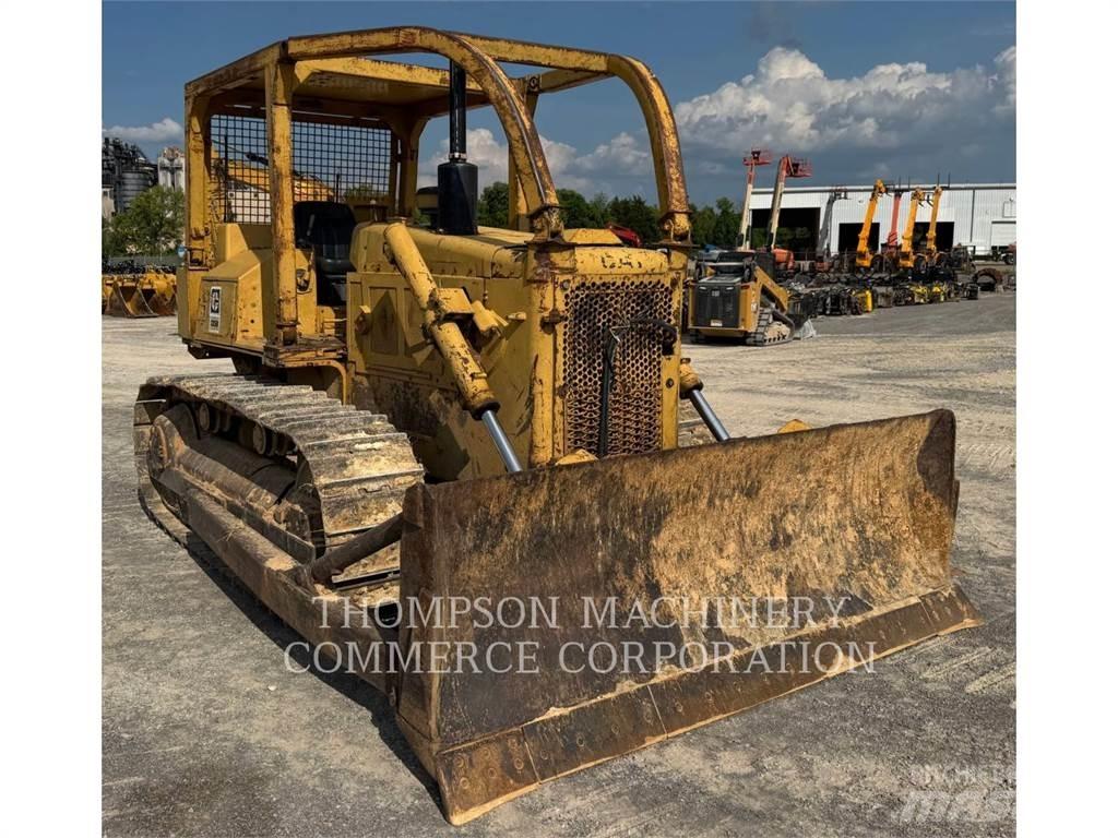 CAT D5B Crawler dozers