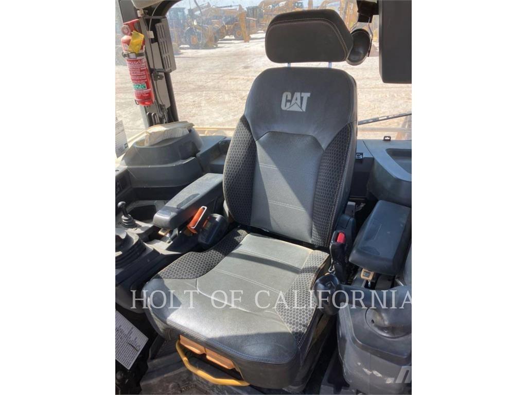CAT D6-20 Crawler dozers
