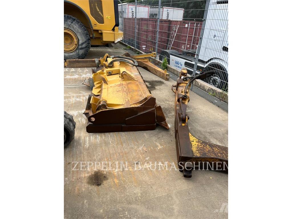 CAT D6TM Crawler dozers