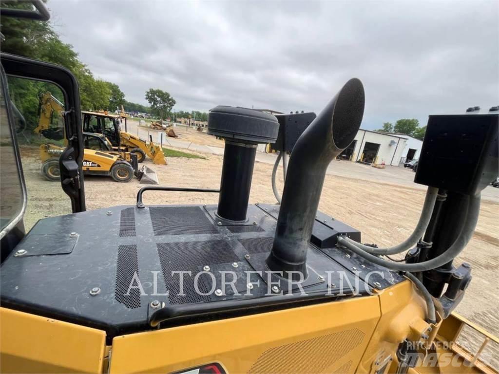 CAT D7-17 Crawler dozers