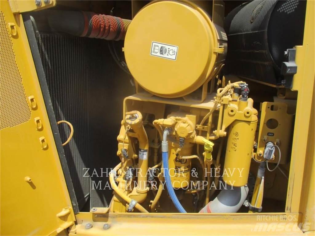CAT D8T Crawler dozers