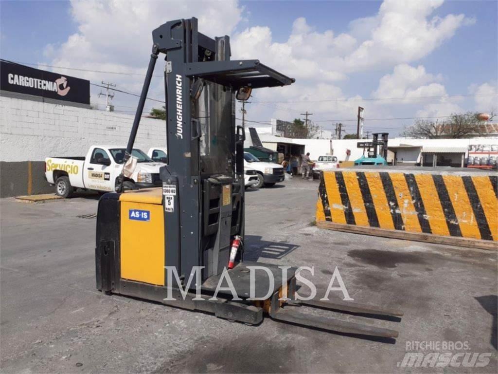 CAT LIFT TRUCKS EKS308 Electric Forklifts