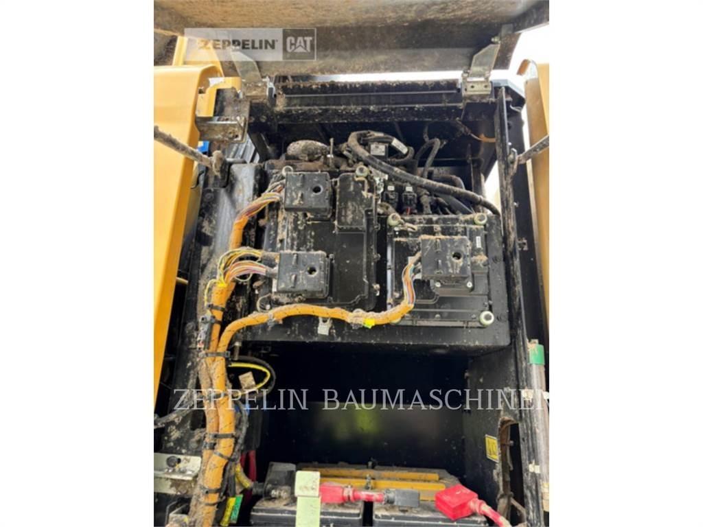 CAT MH3022-06C Demolition