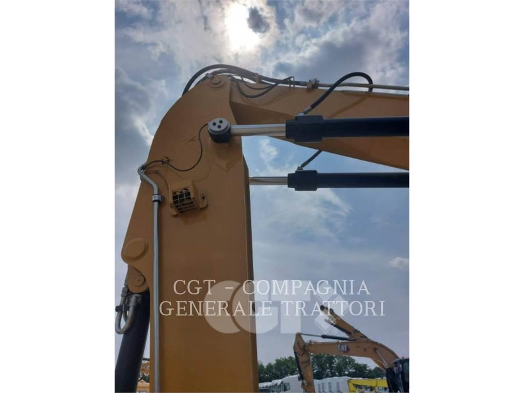 CAT MH3024 Wheeled Excavators
