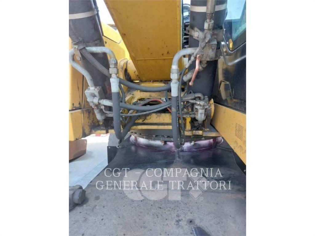 CAT MH3024 Wheeled Excavators