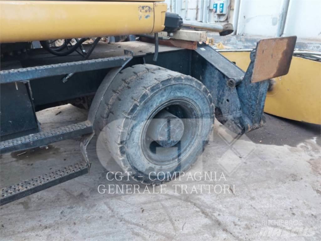 CAT MH3024 Wheeled Excavators