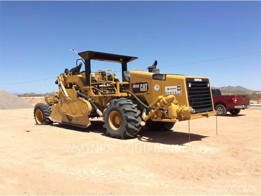 CAT RM-300 Asphalt Recycling Equipment