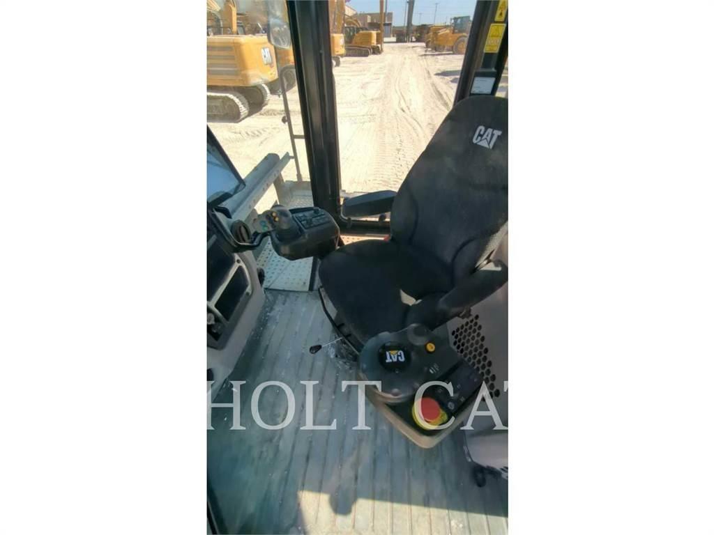 CAT RM400 CAB Asphalt Recycling Equipment