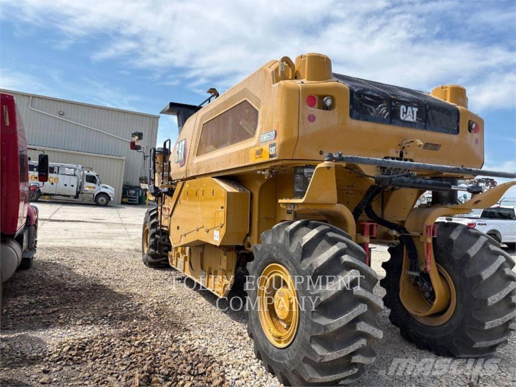 CAT RM600-01 Asphalt pavers