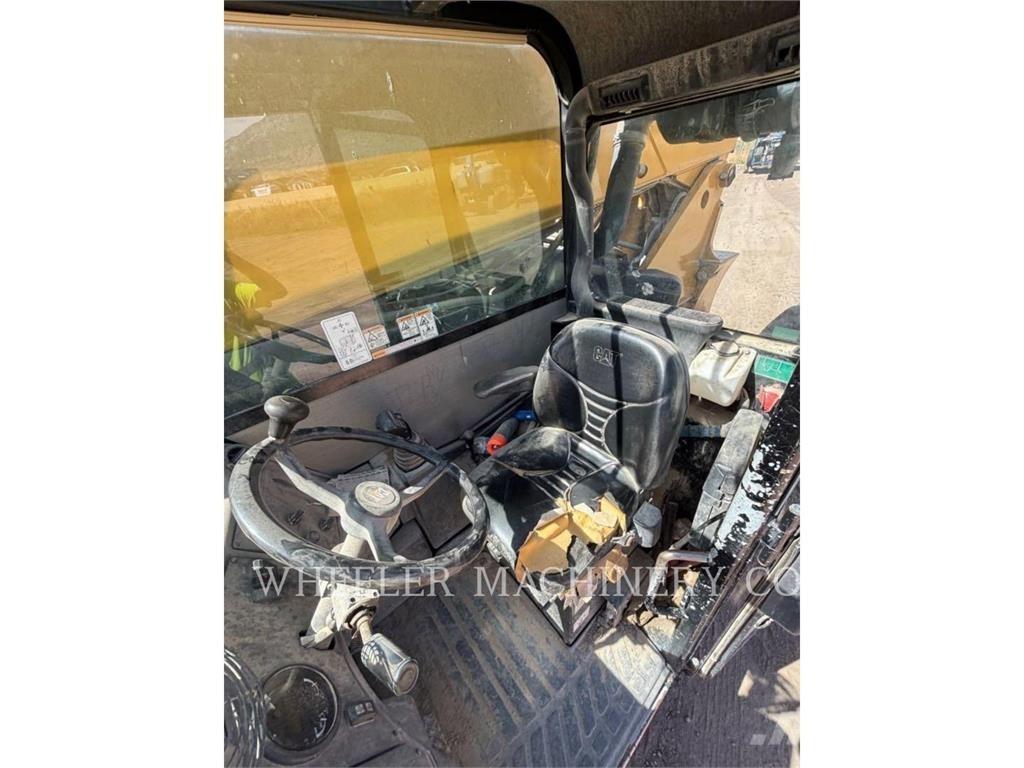 CAT TL943C CAB Telescopic Handlers