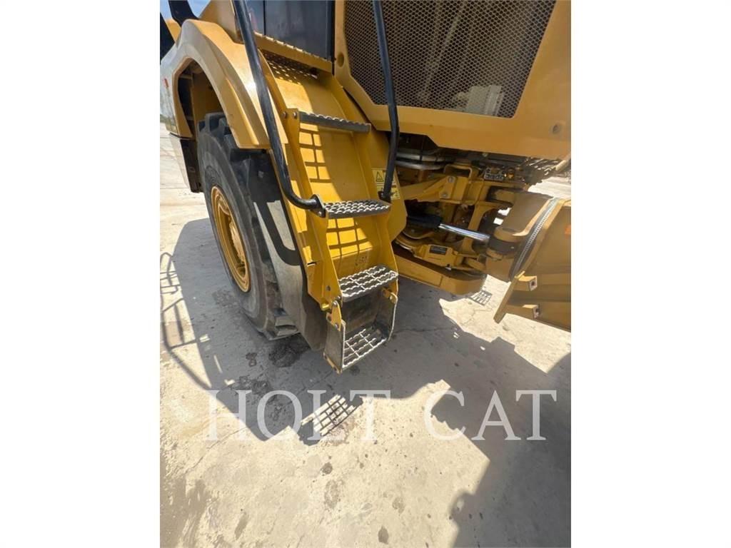 CAT W00 725 Tank Trucks