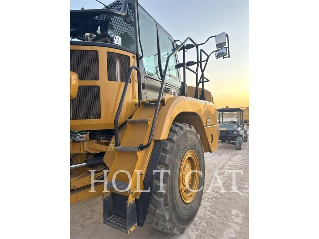 CAT W00 725 Tank Trucks
