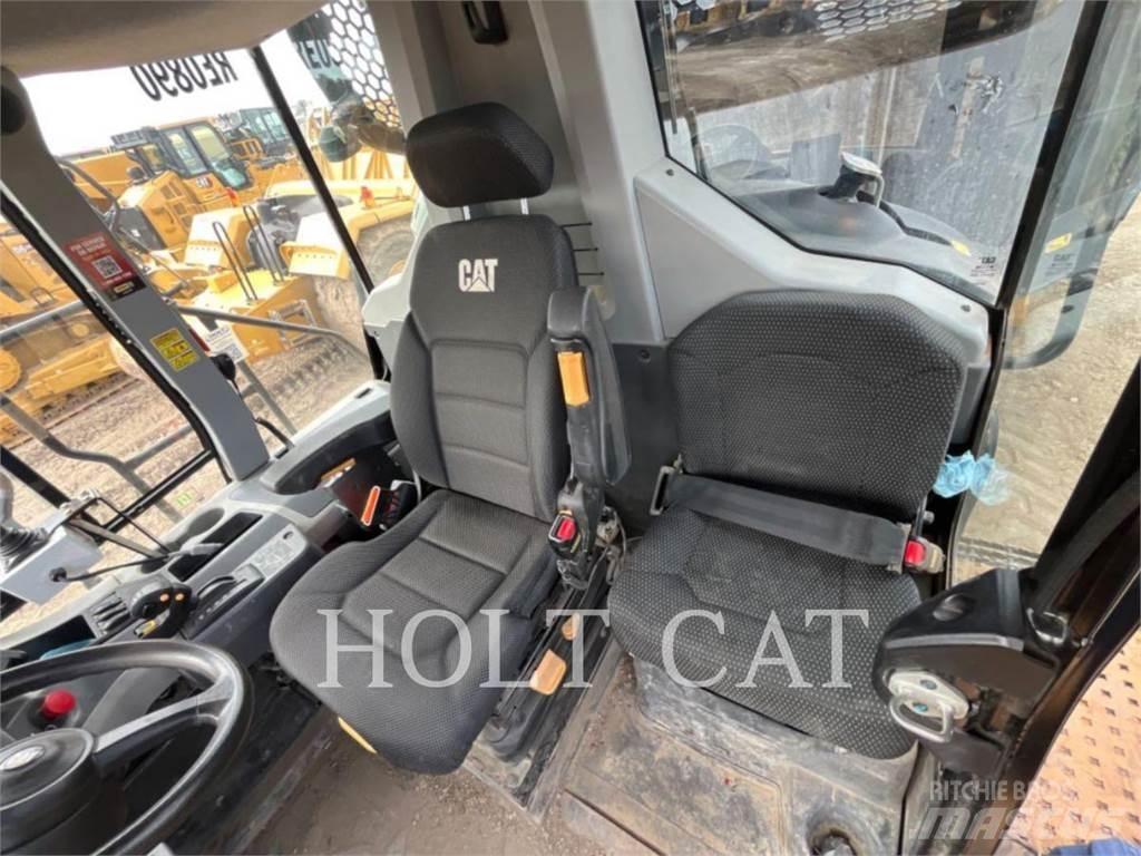 CAT W00 725 Tank Trucks