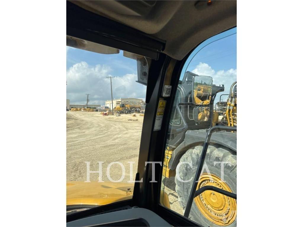 CAT W00 725 Tank Trucks