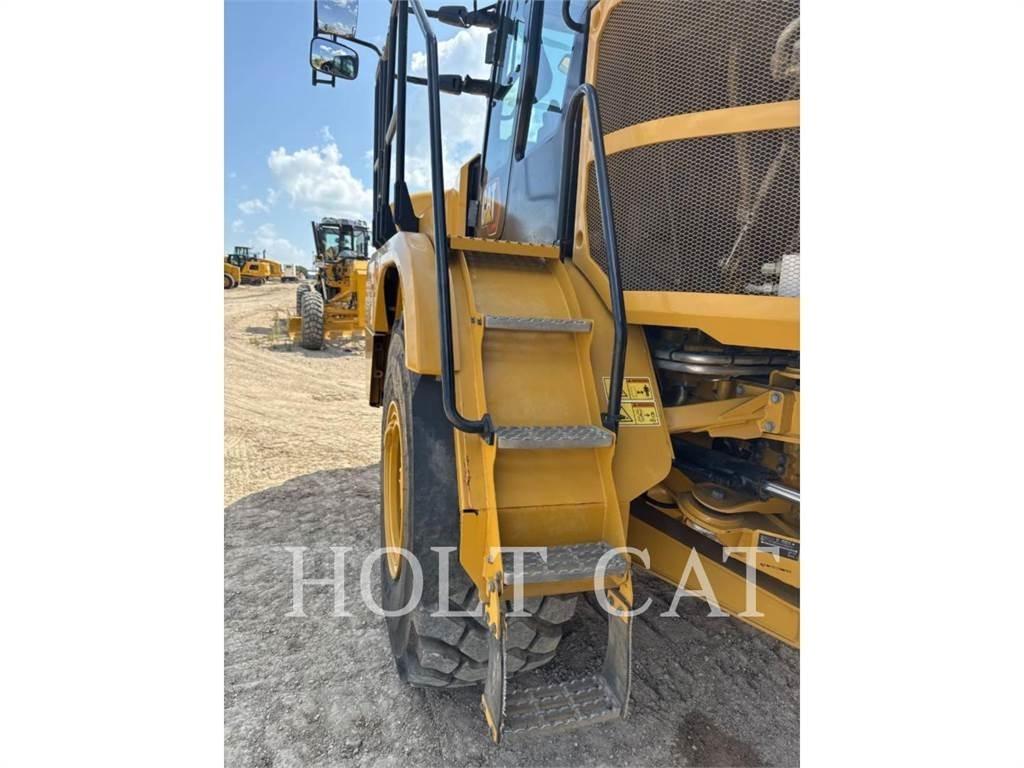 CAT W00 725 Tank Trucks