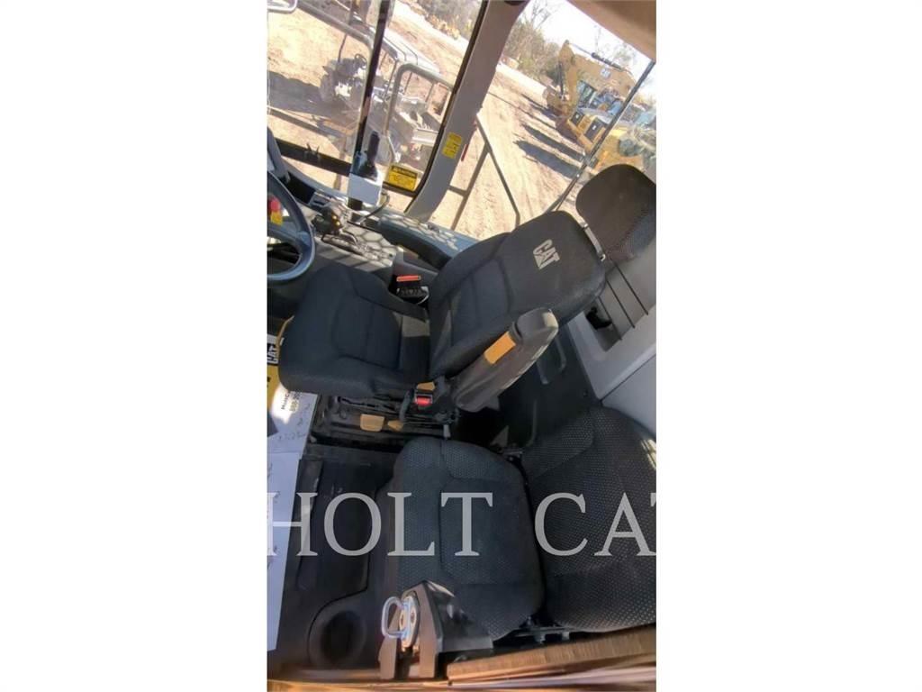 CAT W00 730 Tank Trucks