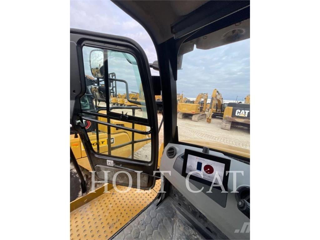 CAT W00 730 Tank Trucks