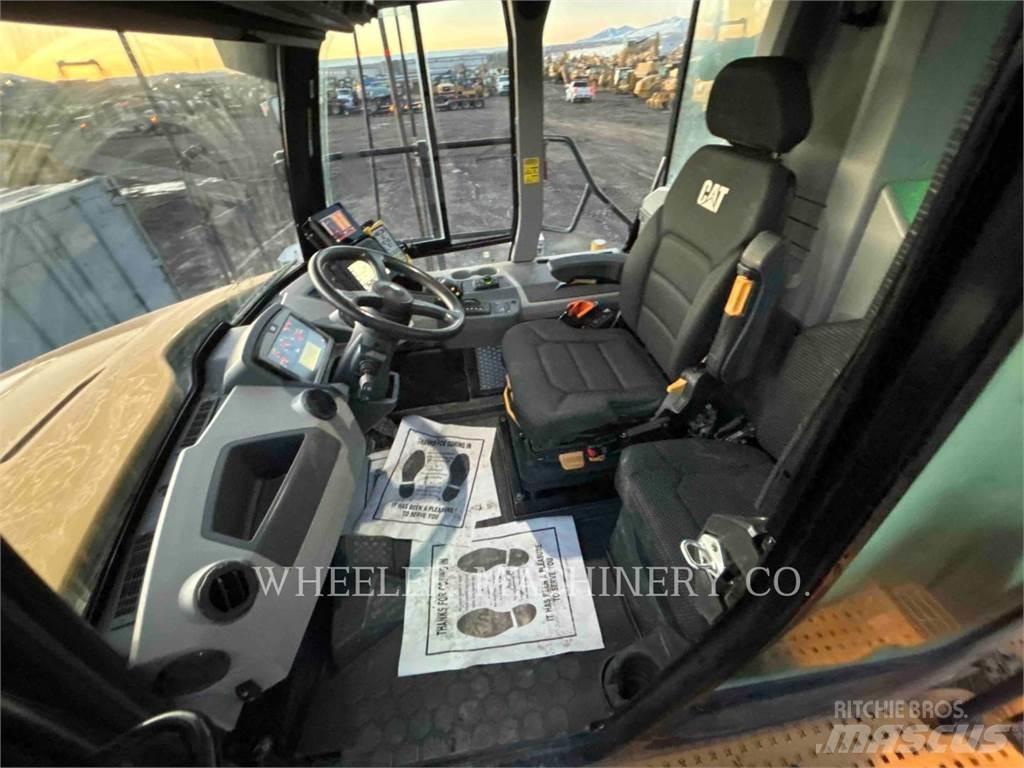 CAT WT 740 GC Tank Trucks