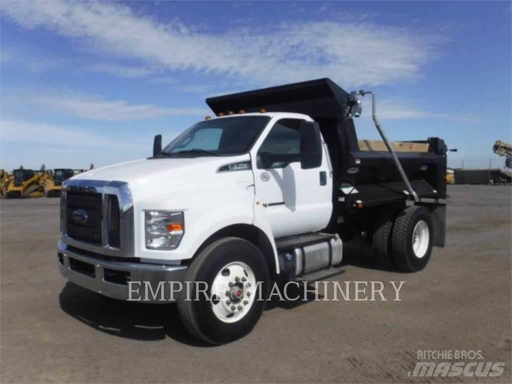 Ford / New Holland F750 Tank Trucks