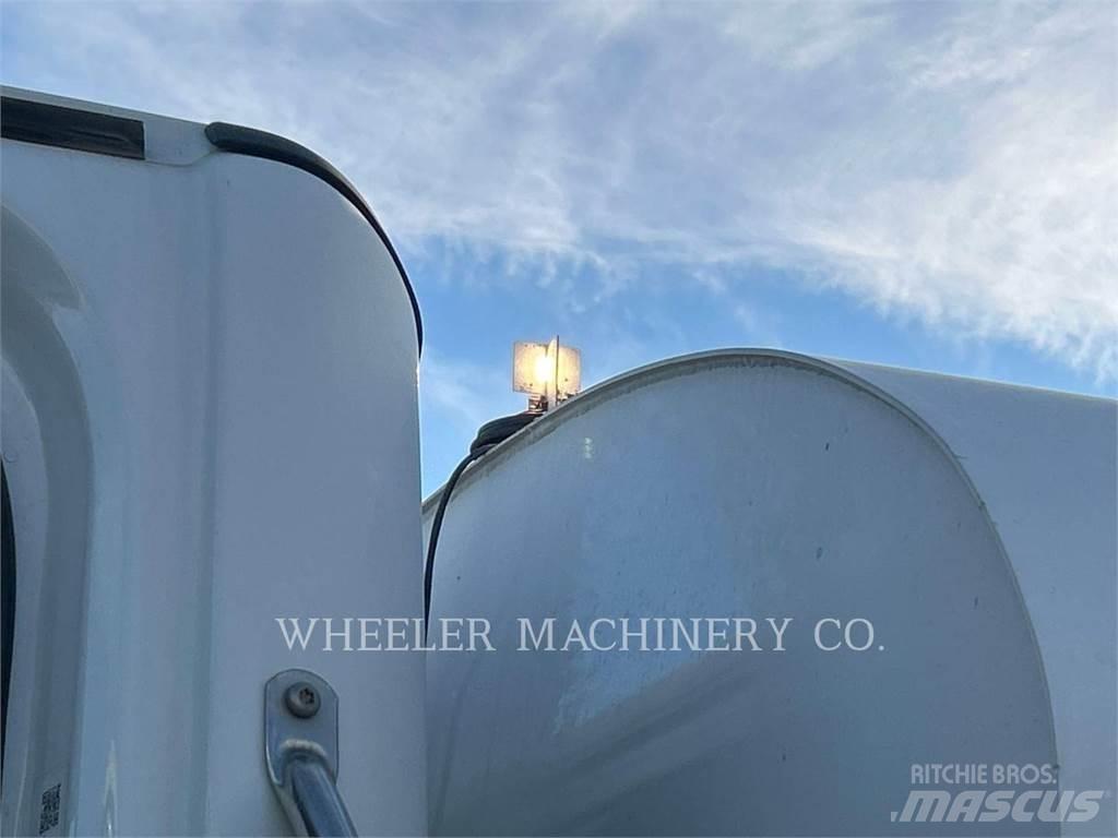 Freightliner WT4000 A Tank Trucks