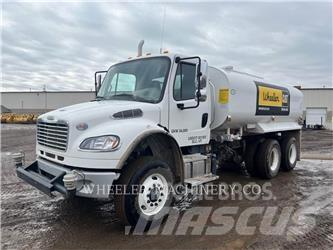 Freightliner WT4000 A Tank Trucks