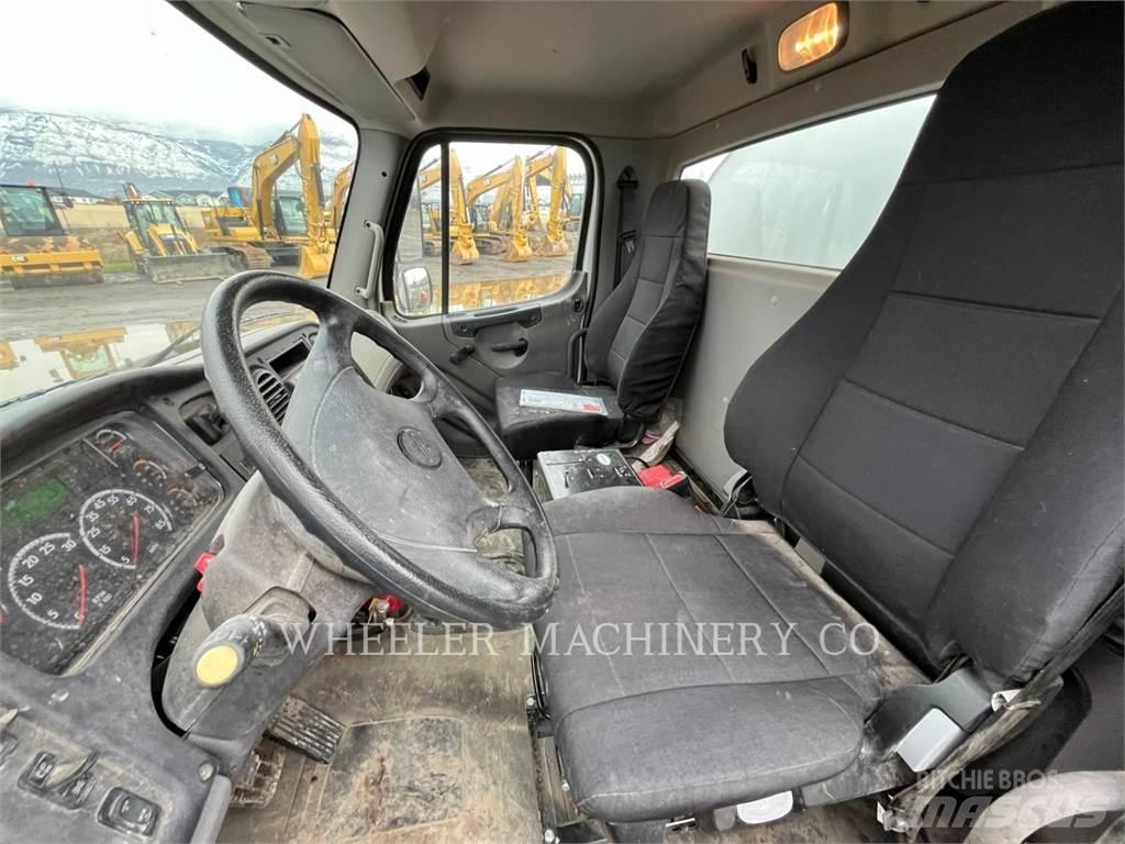 Freightliner WT4000 A Tank Trucks