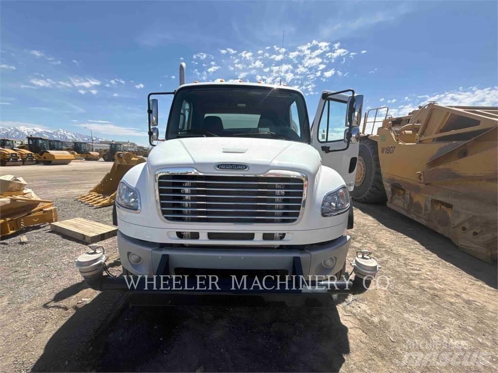 Freightliner WT4000 A Tank Trucks