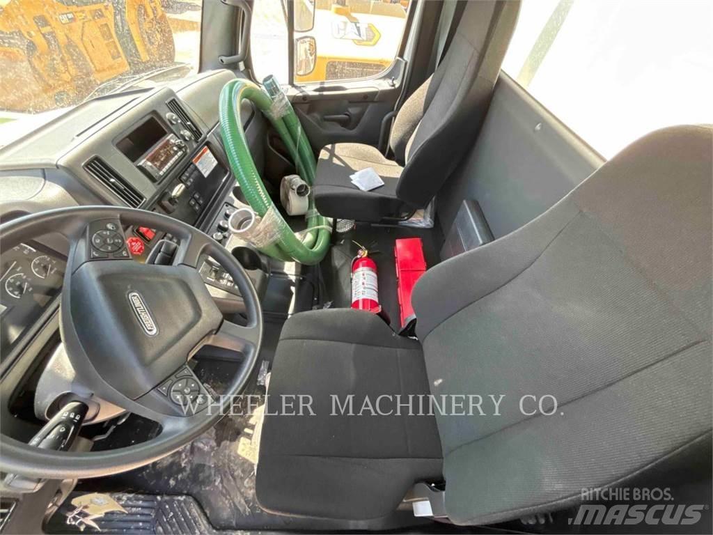 Freightliner WT4000 A Tank Trucks