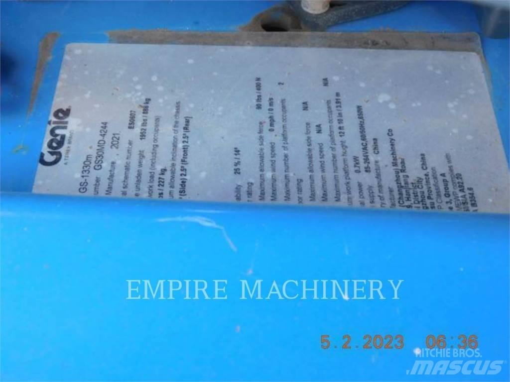 Genie GS1330 Articulated boom lifts