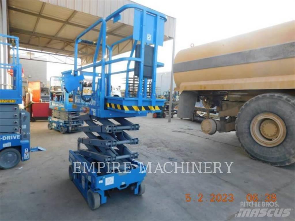 Genie GS1330 Articulated boom lifts